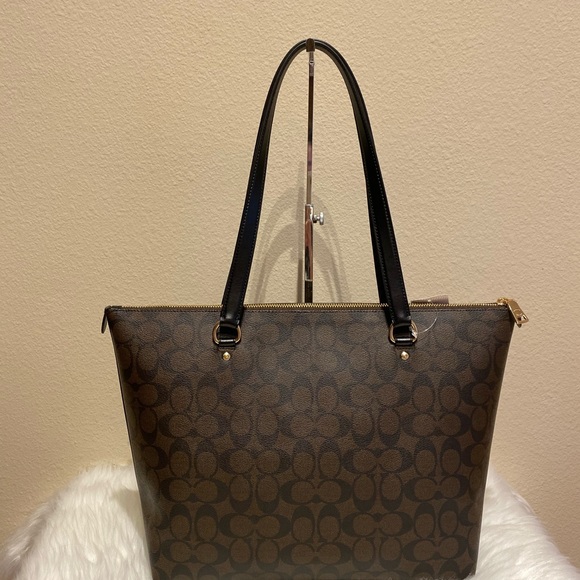 Coach - Picture 5 of 8